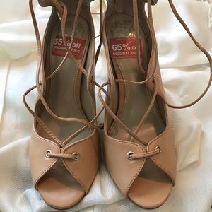 Vince Camuto Beige Heel with Tie Accent 5.5